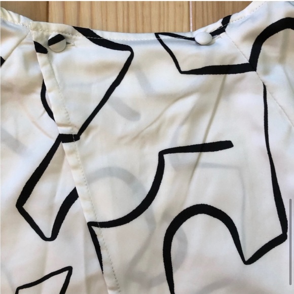 ASOS Design Batwing Sleeve Wrap Back Abstract Print White Top NEW - Picture 11 of 11